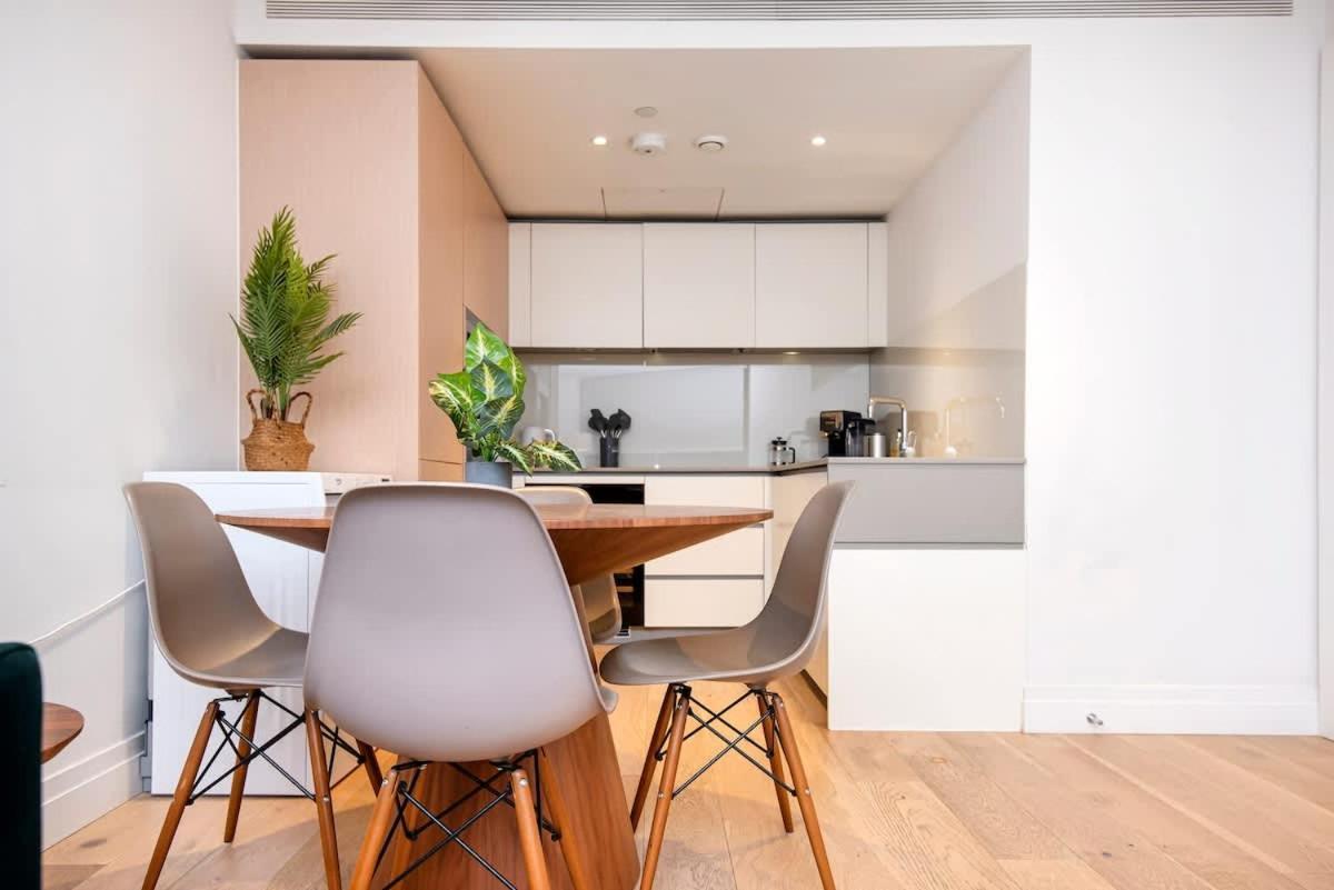 Stylish 2 Bed Close To Battersea Power Station Apartment *